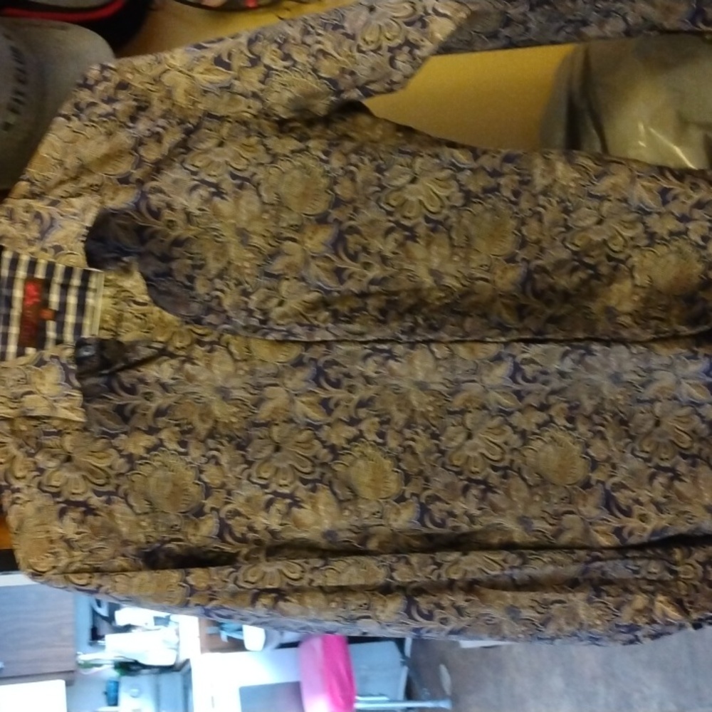 Casual dress shirt with parsley pattern